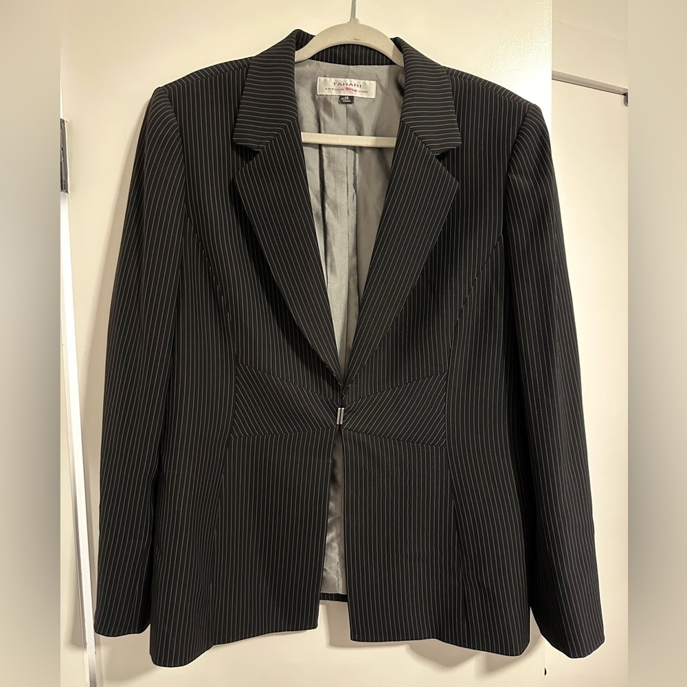 Tahari pinstriped women’s blazer